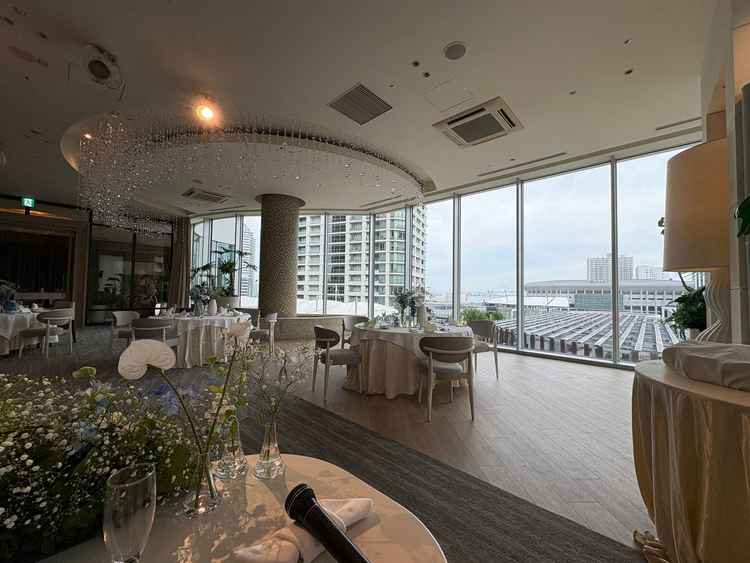 披露宴会場の新郎席からの景色