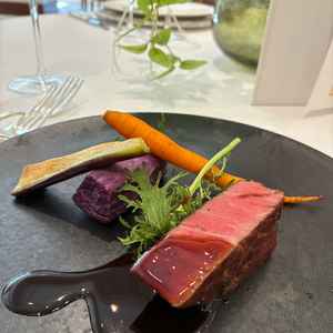 幸せ絆牛フィレのポワレなど3品を披露宴会場で実際に試食。シェフの挨拶もあり本格的でした！