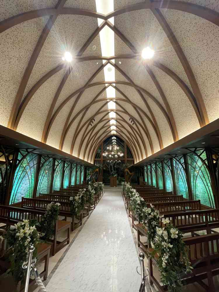 外観からはわからない第二会場があり、予想外でした。チャペルの雰囲気もナチュラルで良いです。