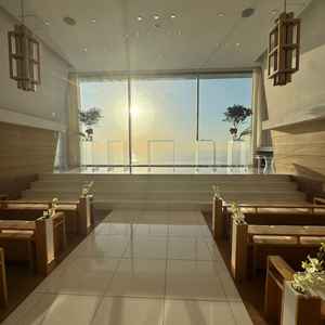 午後に見学したチャペルです。晴れていてとても眩しかったです。