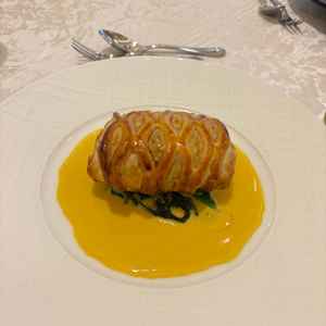 白身魚のパイ包は、外サクサク中フワフワで大変美味しかったです