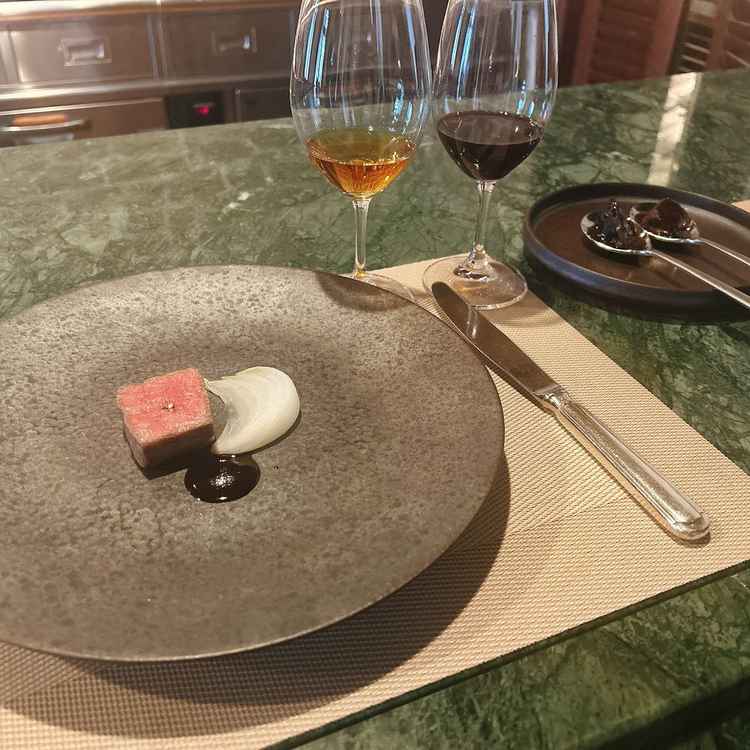 ノンアルコールドリンクの試飲があるのが珍しく、ドリンクも力を入れられている印象。お肉もとても美味しい