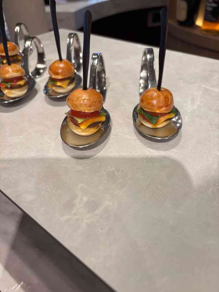 可愛らしいハンバーグが美味しかったです。