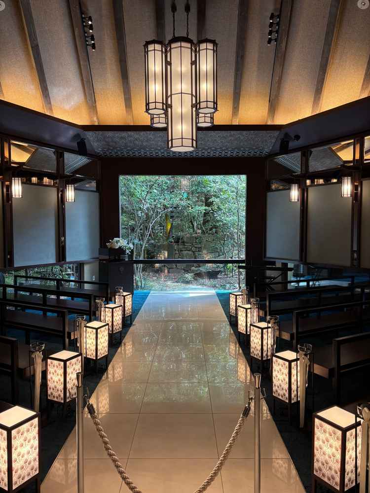 チャペルはゲストとの距離が近く、背景が緑でキレイでした。