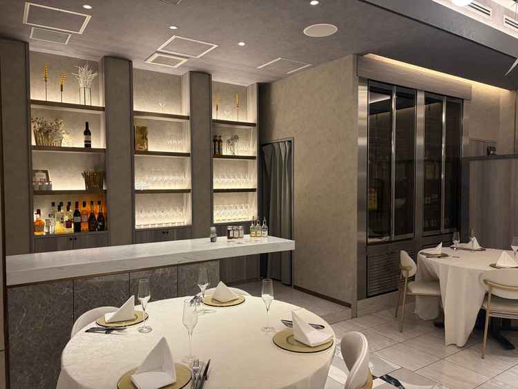 披露宴会場です。バーカウンターがあり好きなお酒等を並べることができるそうです。