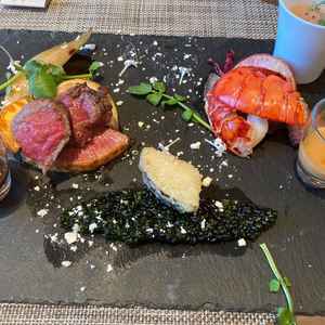 料理がとても美味しかったです。根菜が沢山使用されたメニューで、見た目も華やかでした。