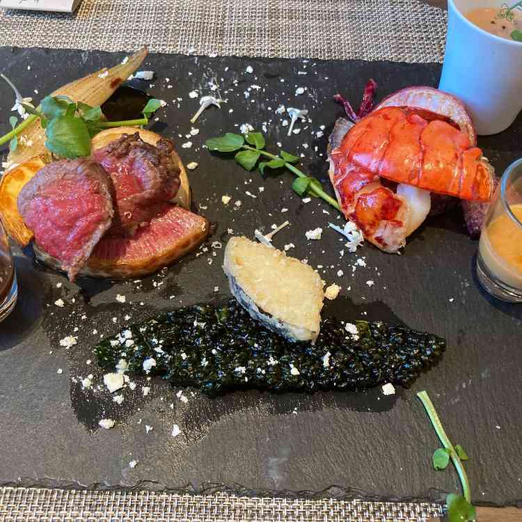 料理がとても美味しかったです。根菜が沢山使用されたメニューで、見た目も華やかでした。