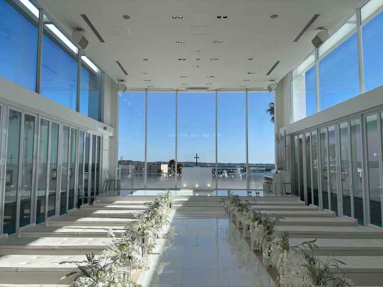 海が見える開放的なチャペル