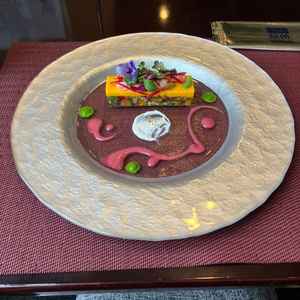 前菜の試食。野菜の色が鮮やか。