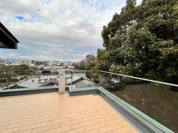 披露宴会場のバルコニーです。とても広く緑があり景色も良かったです。