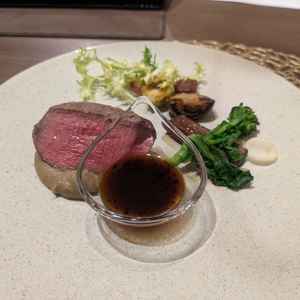 お肉はとても柔らかくソースともマッチしていた。