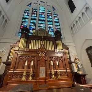 チャペルの祭壇。かなりの高さがあり、神聖な雰囲気です。