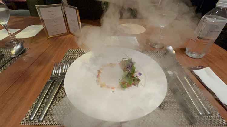試食した料理です。演出が素敵でした。