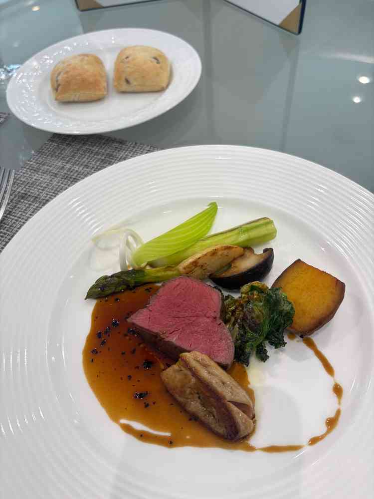 試食。野菜も甘く、お肉も柔らかいです。