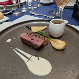 メインのお肉料理、ソースが選べるところが良かったです。