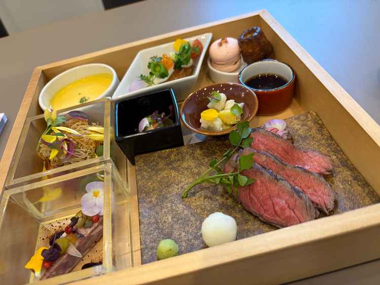わ〜すごいと言ってしまうようなデザイン性溢れたお料理でした。こだわりがつまったお料理でした。