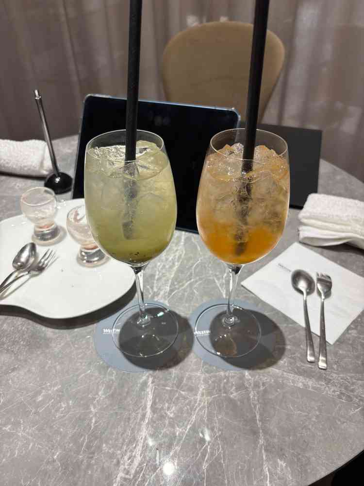 見積もりを待つ間にノンアルコールカクテルが飲める。