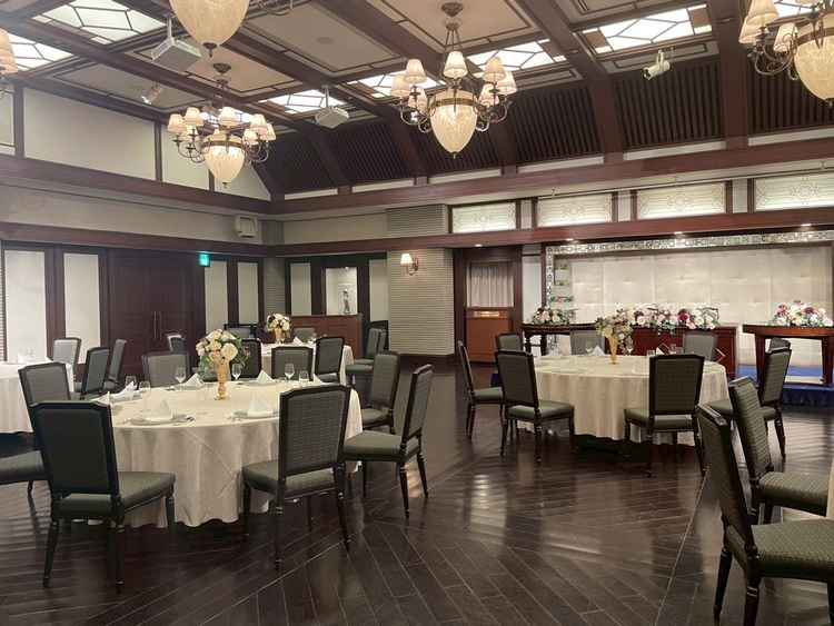 鹿鳴館をイメージした大正ロマン風の披露宴会場