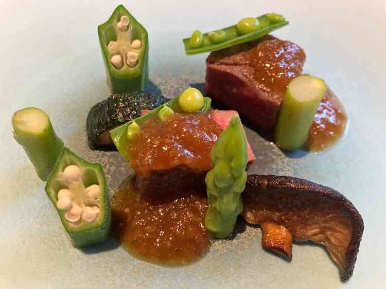 試食の肉料理