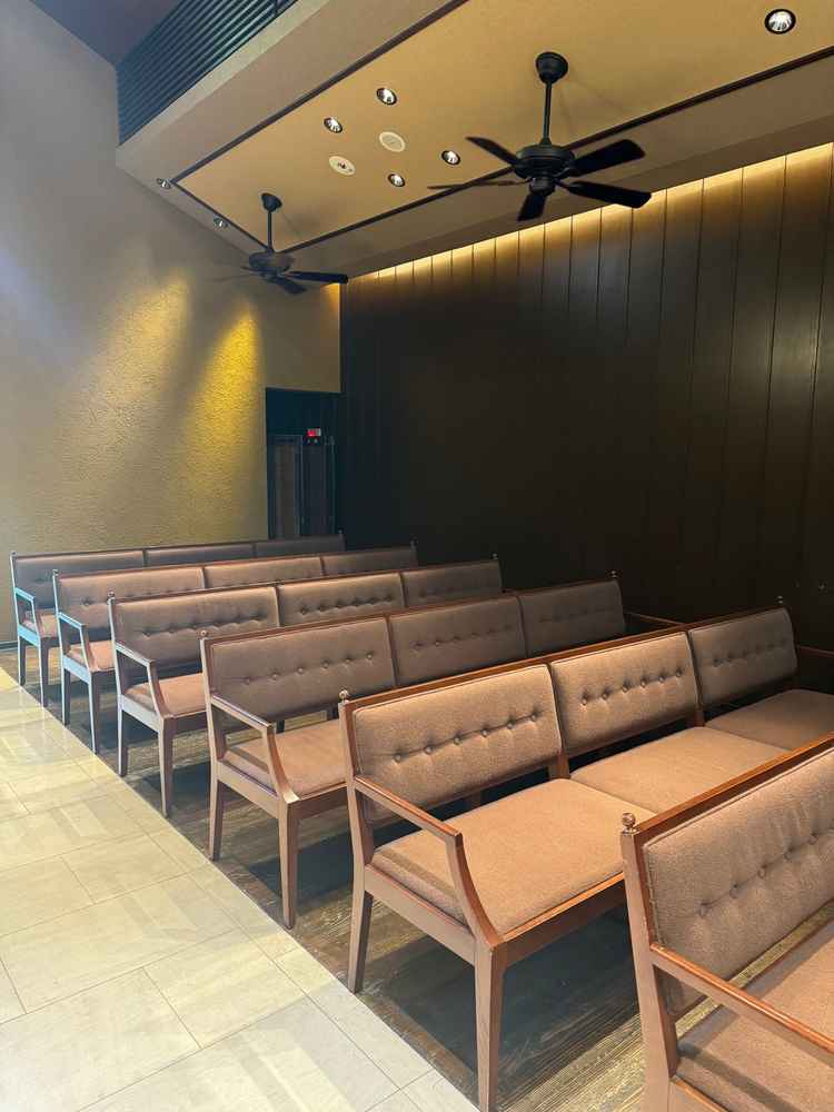 式場の床材は、新しくチャペルを作った際に御本陳から持ってきたものだそうです