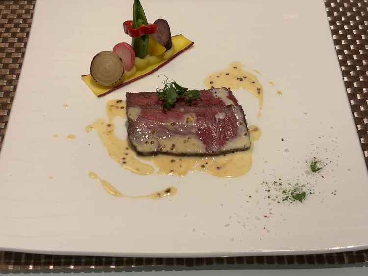 おしゃれなお肉料理。