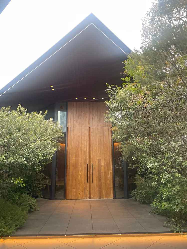 挙式会場。チャペルはナチュラルでとても洗練された印象がありました。