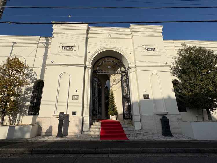 白亜の凱旋門が入る前からテンションを上げてくれました。