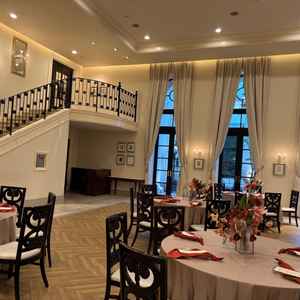 披露宴会場、階段があるのが素敵でした。