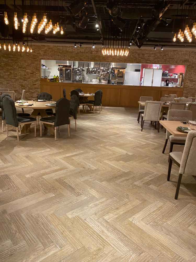 キッチンが見えるので楽しそうな会場です