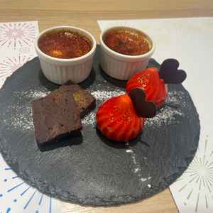 デザートもちょうどいい甘さで、もっと食べたい！っていうくらい美味しかったです。