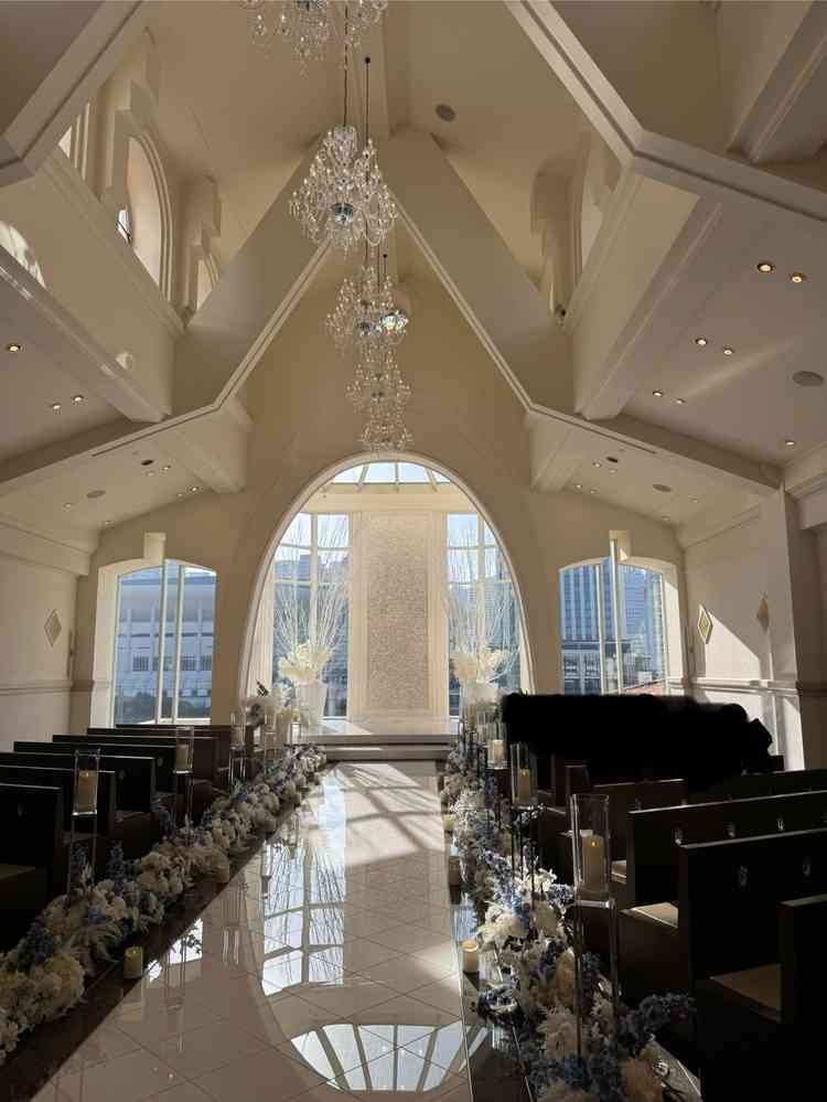 天井が高く自然光がしっかりと入ってくる開放感のあるチャペルでした。