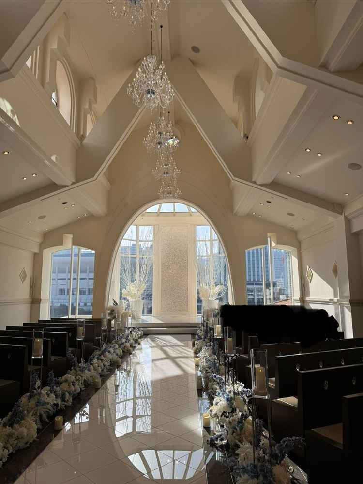 天井が高く自然光がしっかりと入ってくる開放感のあるチャペルでした。