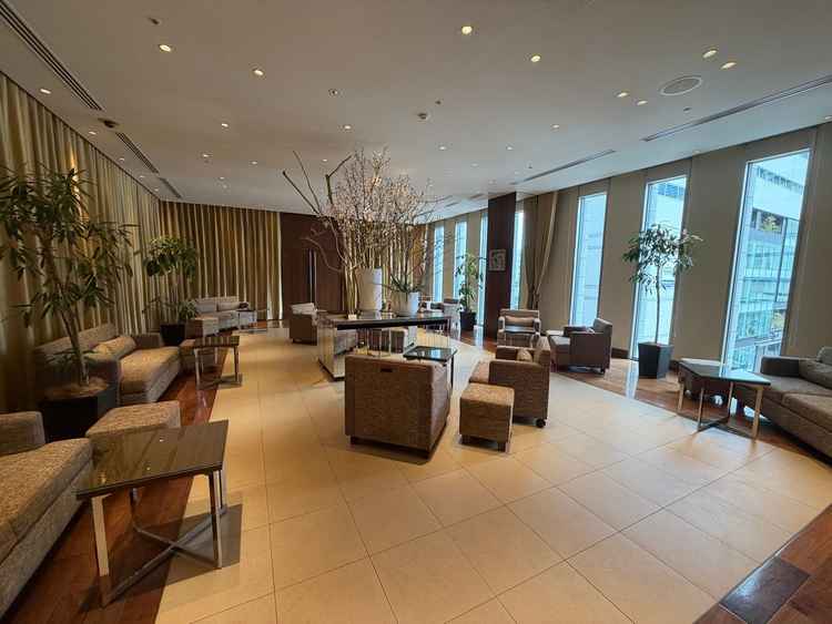 少人数婚向けの披露宴会場。当日は真ん中に長テーブルを置くことができるようです。