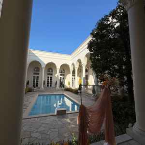 中央のテラスゾーン。プールがあるのは姫路でここだけ。