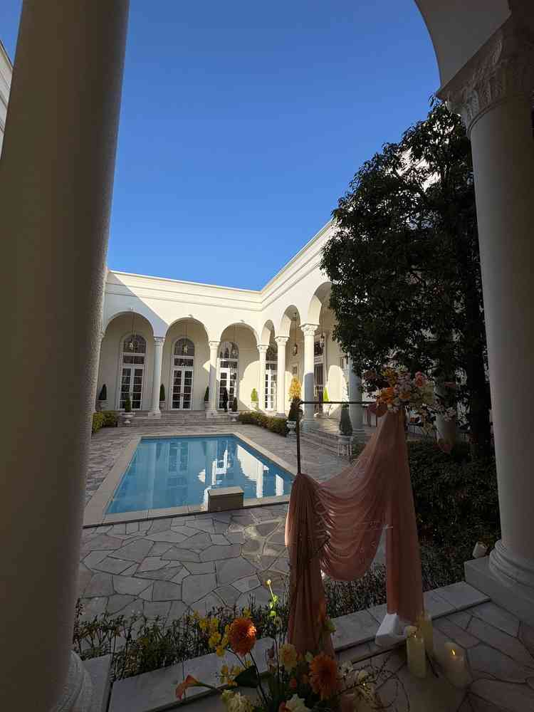 中央のテラスゾーン。プールがあるのは姫路でここだけ。