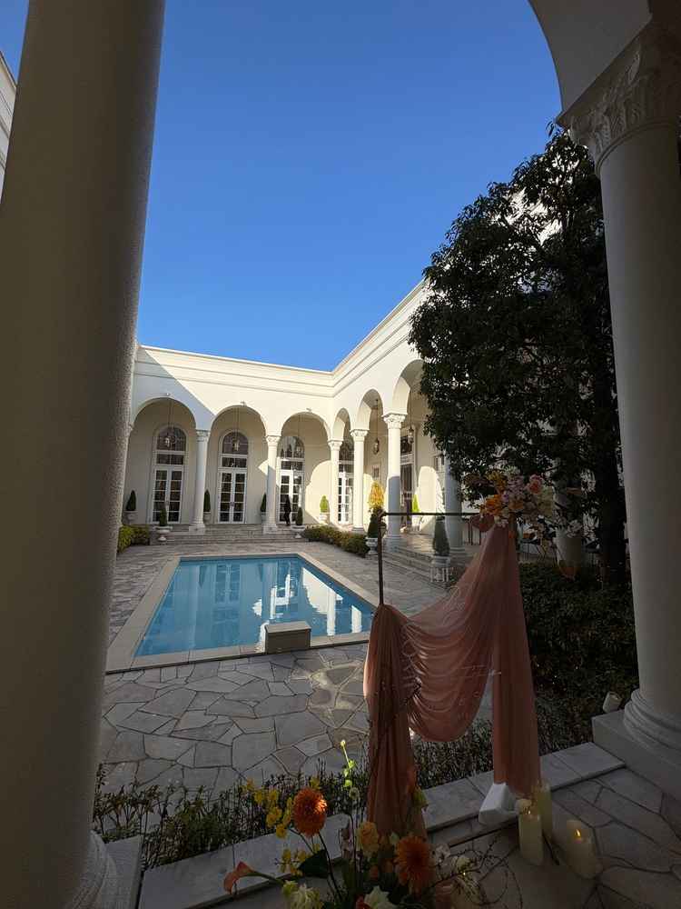 中央のテラスゾーン。プールがあるのは姫路でここだけ。