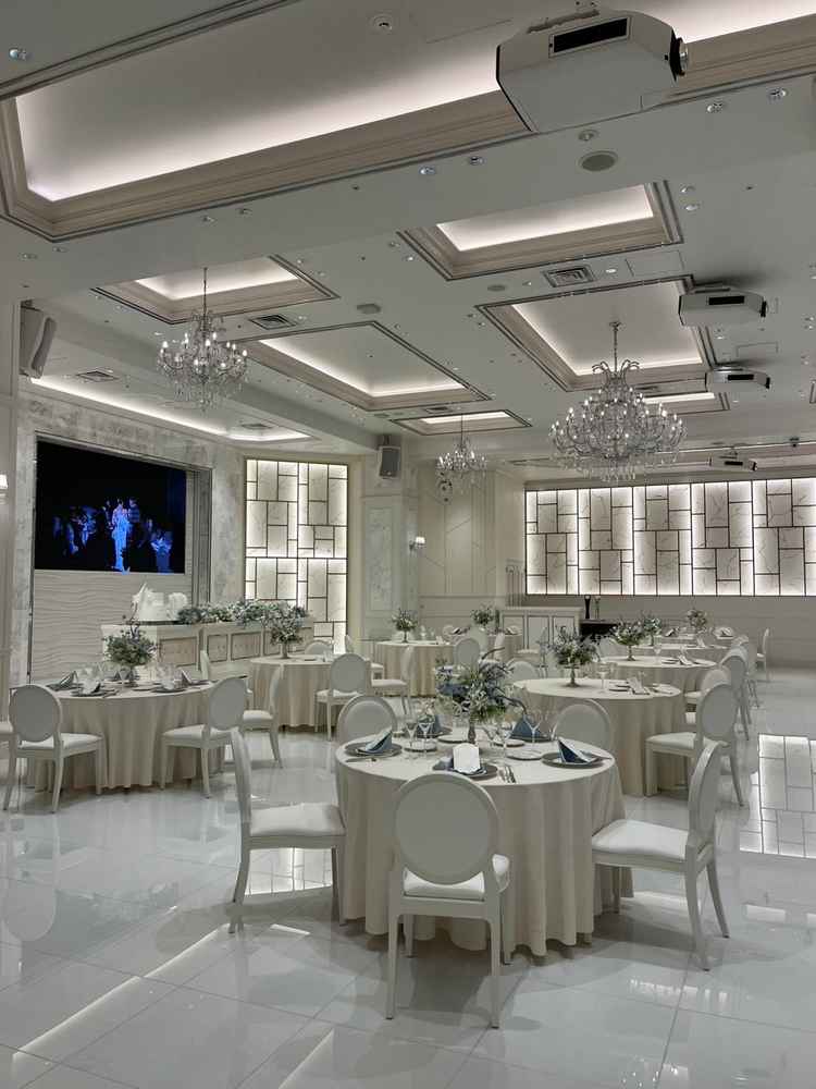 披露宴会場のパリです。お姫様感があります。