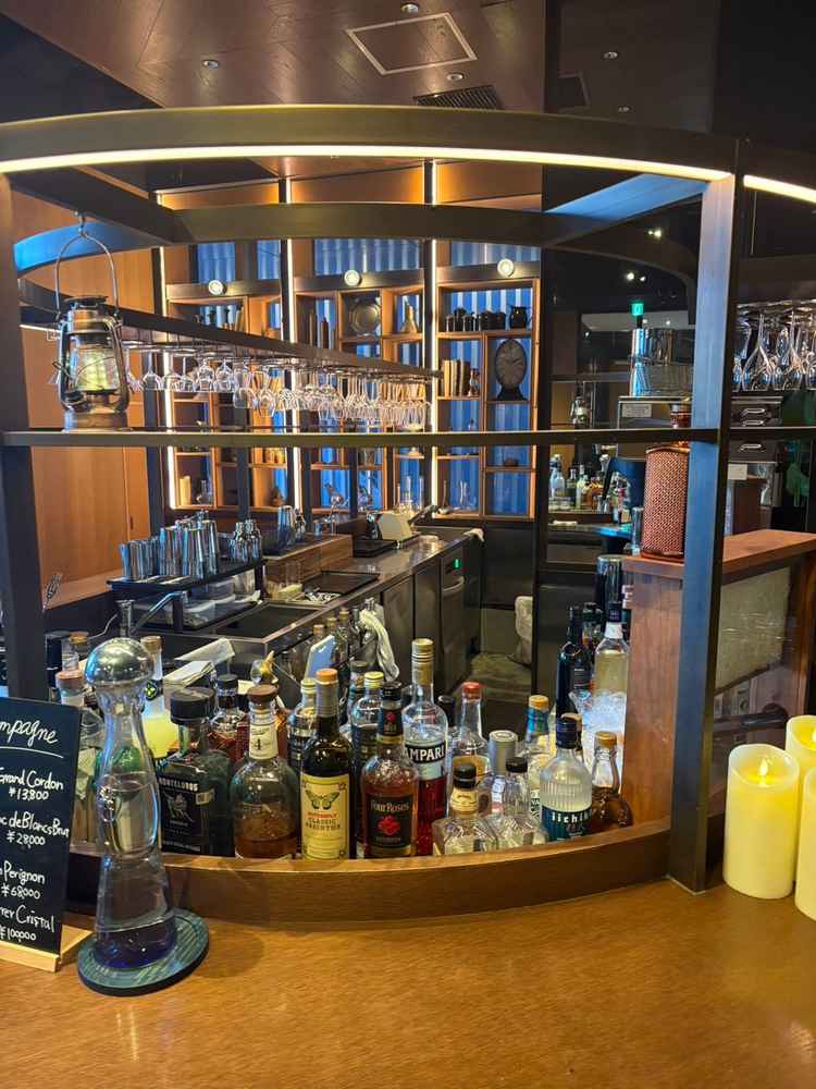 バーカウンターもとてもおしゃれでした。