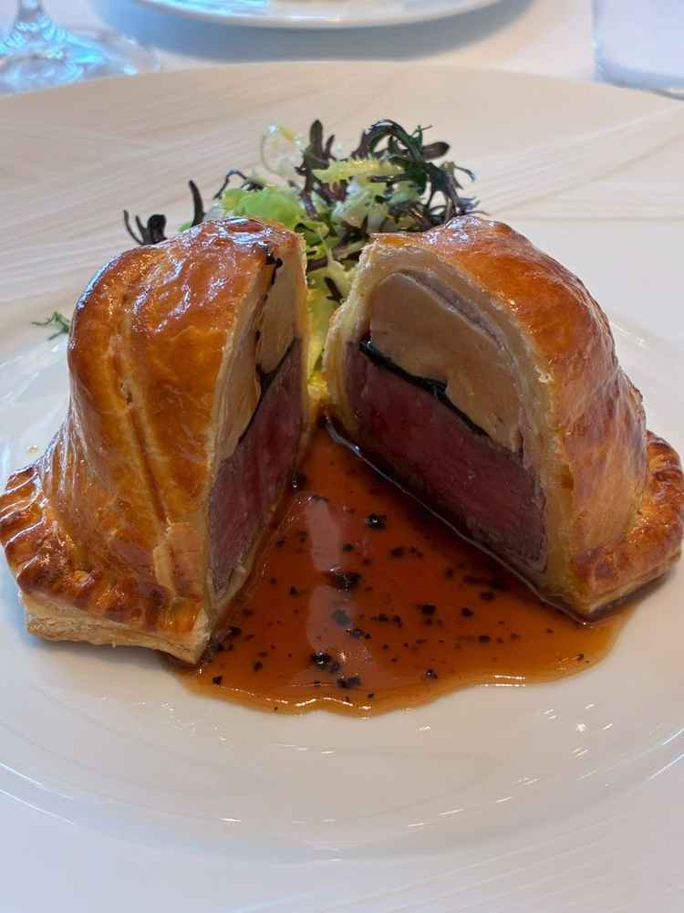 スペシャリテのパイをいただきました。とても美味しかったです。