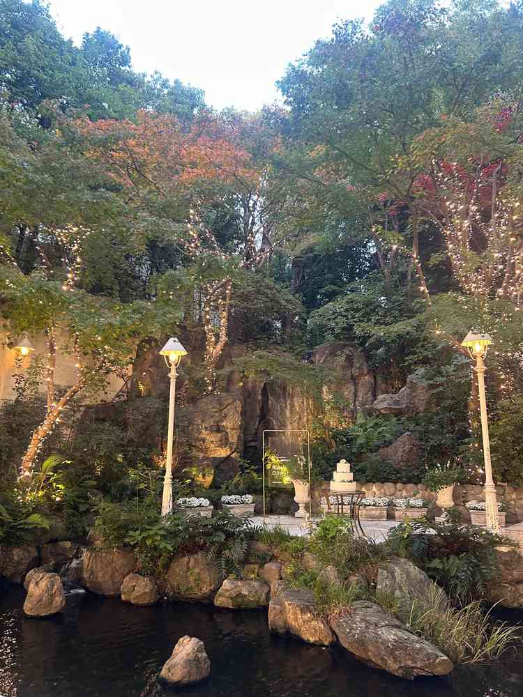 披露宴会場から臨んだお庭