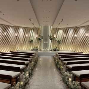 階段を降りて地下にあるチャペル。演出とキャンドルで幻想的な雰囲気でした。