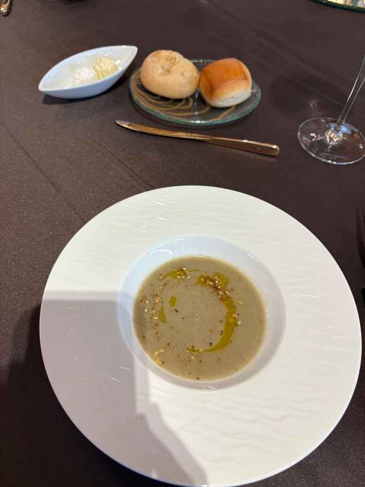 ポタージュとパンもとても美味しかったです。