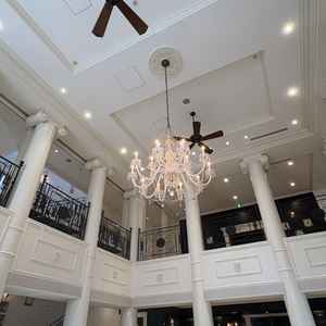 入り口入ってすぐ。白黒を基調とした空間で、アイテム次第で雰囲気をがらっと変えられる