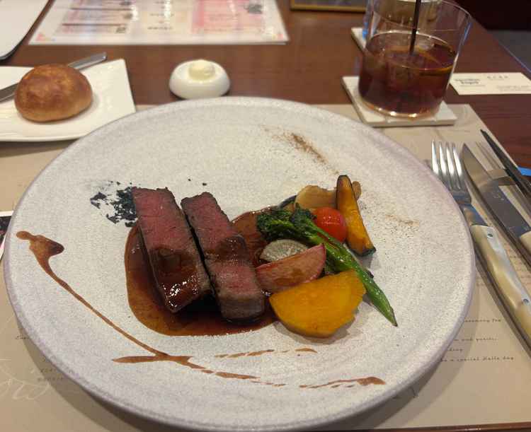 炭のお塩がお肉の旨みを引き立てており美味しかったです。