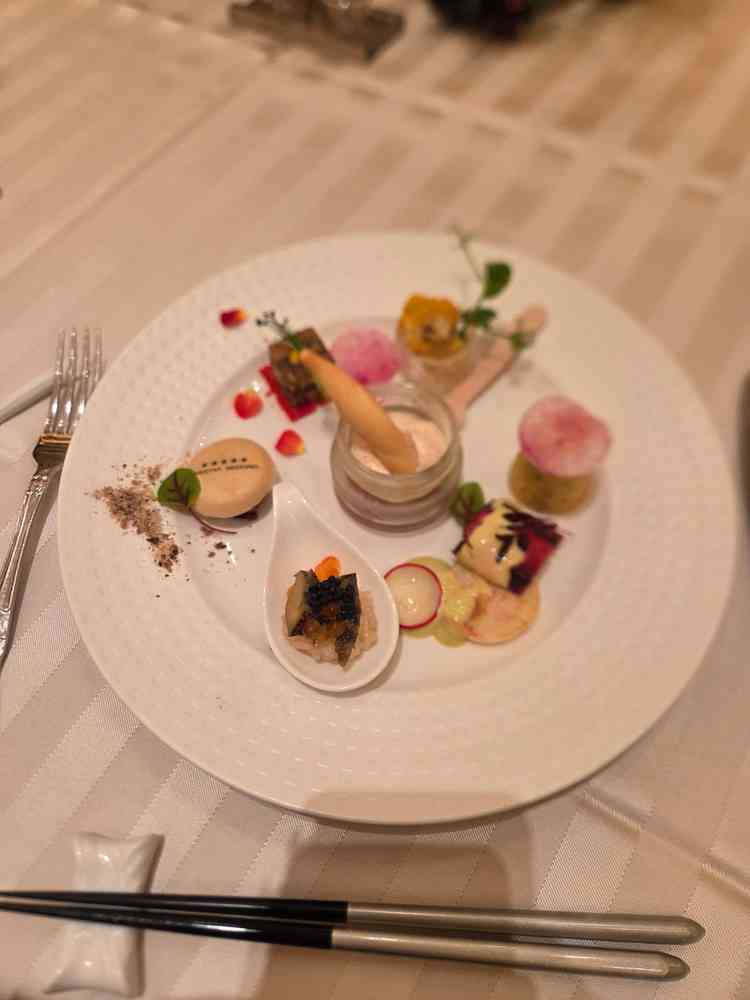 いただいたお料理です。雑誌にものったことのあるお料理で見た目も味もとても素敵でした。