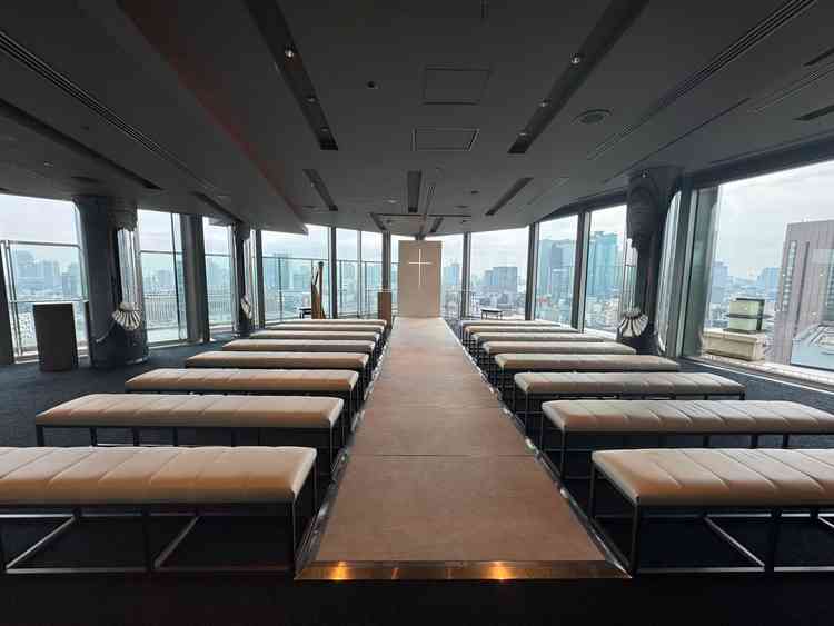 最上階のチャペルは窓が大きく開放感がありました。