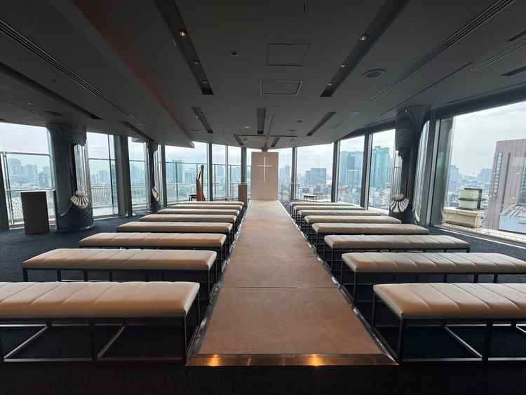 最上階のチャペルは窓が大きく開放感がありました。