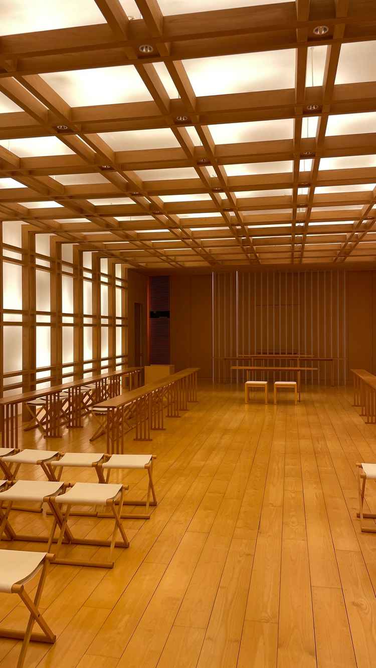 神前式の会場は奥行きのある空間
