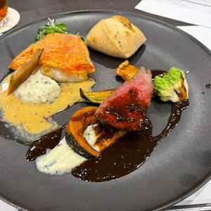 料理の写真。お肉が柔らかく、全て食べやすい味付けでとても美味しかった。