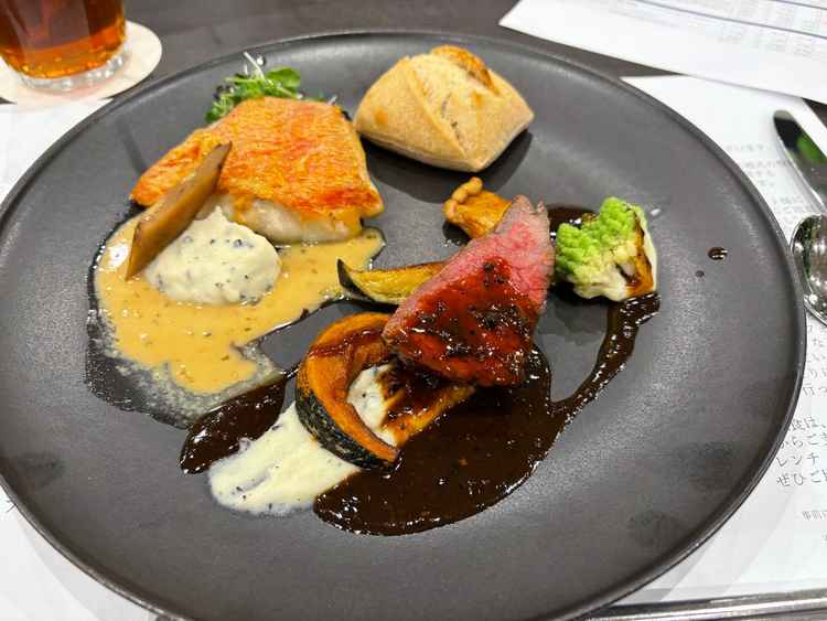 料理の写真。お肉が柔らかく、全て食べやすい味付けでとても美味しかった。